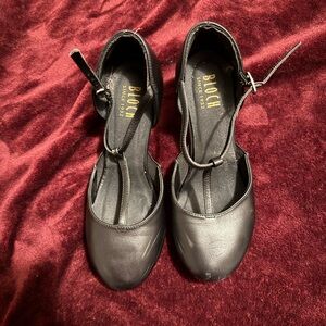 Bloch Women's Black Splitflex T-Strap Character Shoes